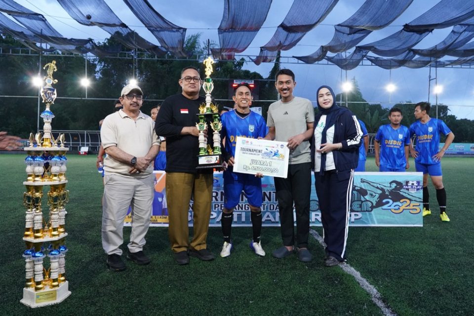 Disdik Pertahankan Gelar Juara Turnamen Minisoccer Bupati Banjar Cup 2025