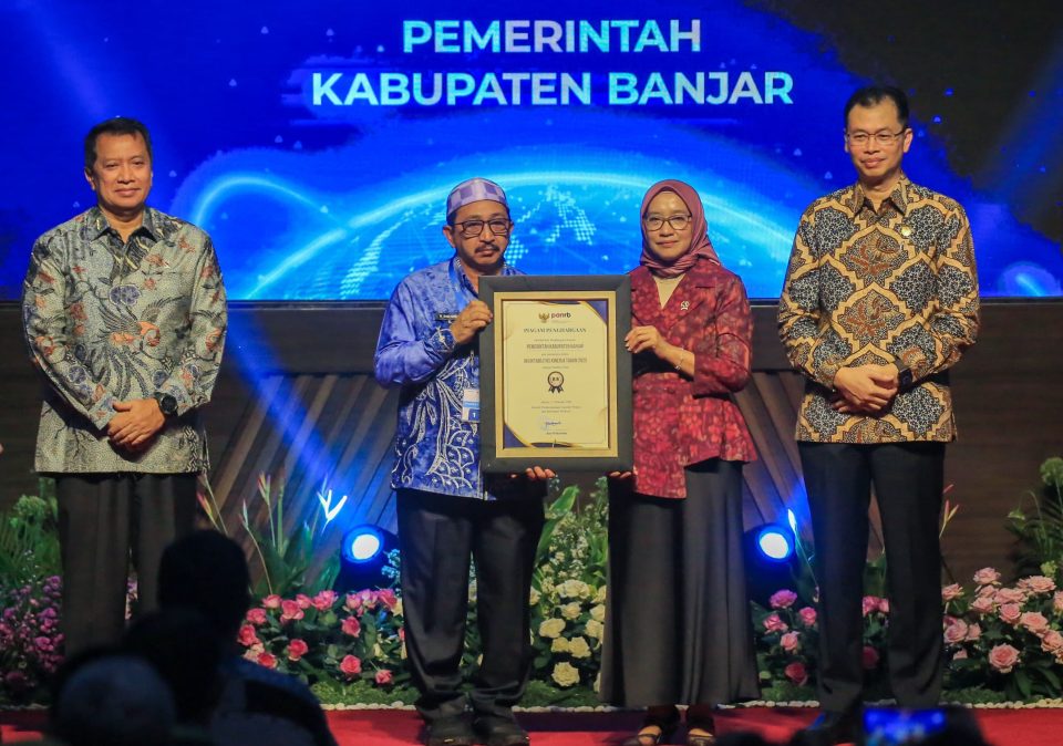 SAKIP Naik Predikat BB, Pemkab Banjar Terima ZI Award 2025 dari KemenPANRB
